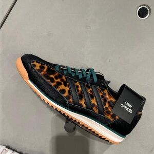 Adidas SL
